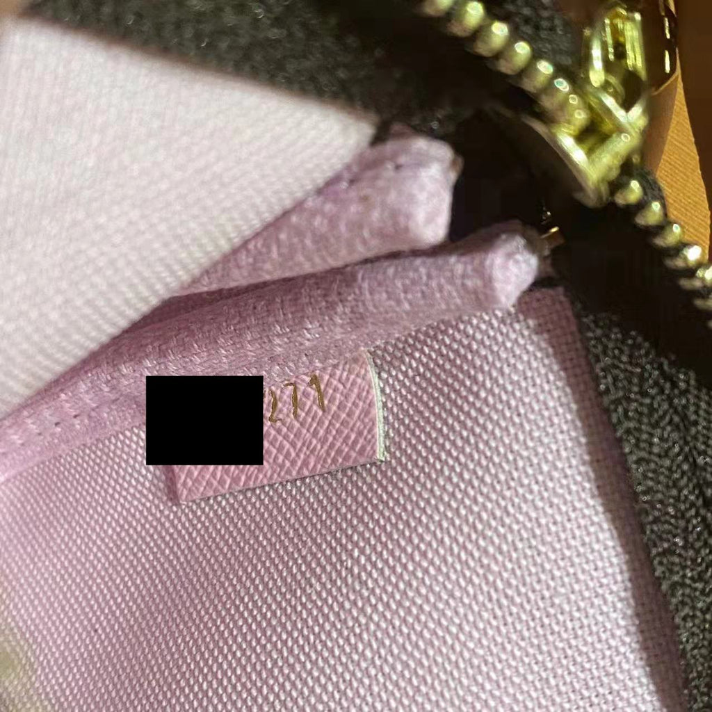 louis-vuitton-christmas-limited-2021-mini-pochette-accessories