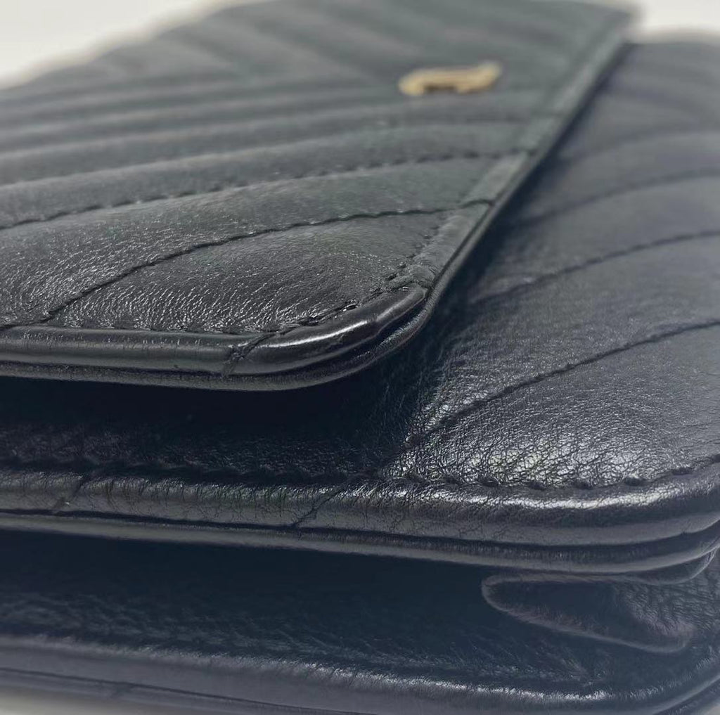 chanel-chevron-wallet-on-chain-black-ghw-calfskin