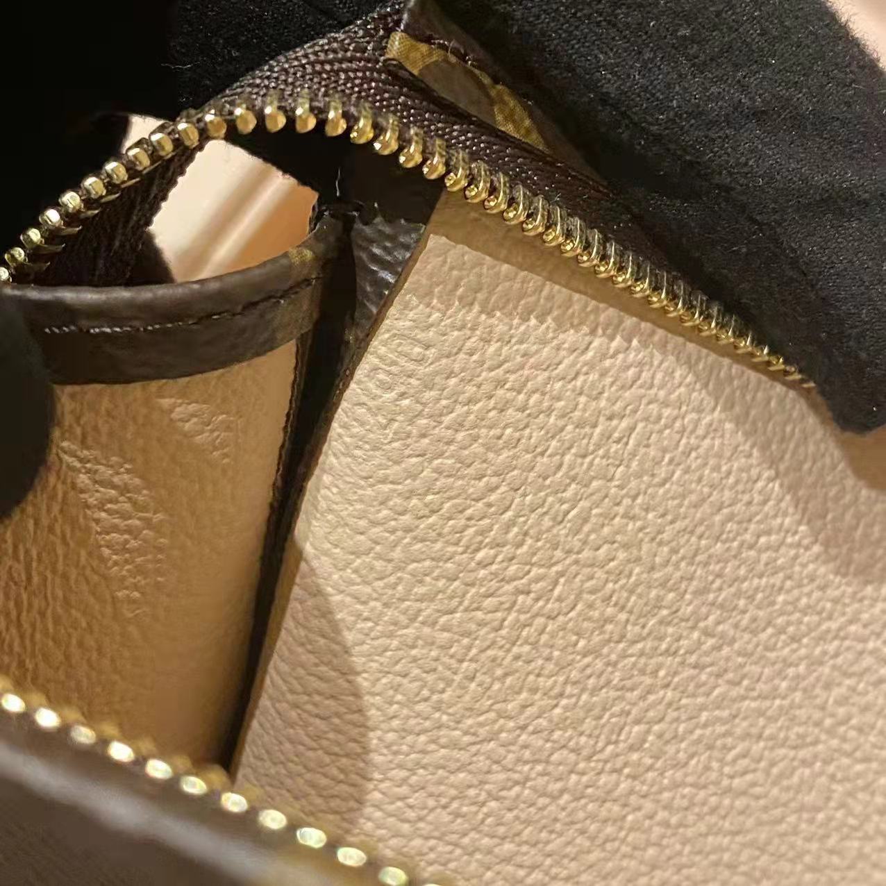 louis-vuitton-toiletry-pockette-26cm-monogram-canvas