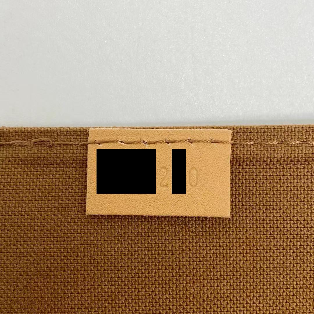 louis-vuitton-petit-sac-plat-monogram-canvas-1
