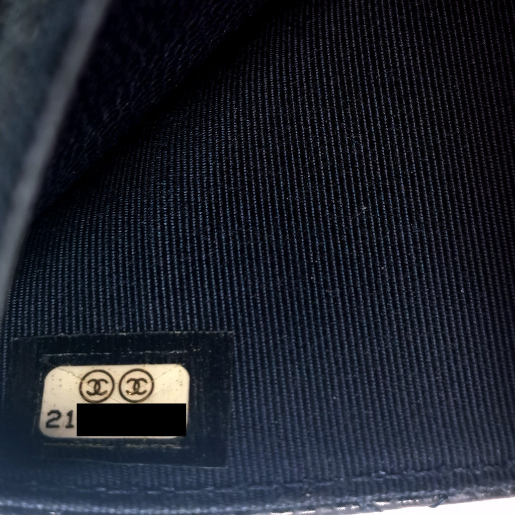 chanel-classic-wallet-on-chain-caviar-navy-ruthenium-hardware