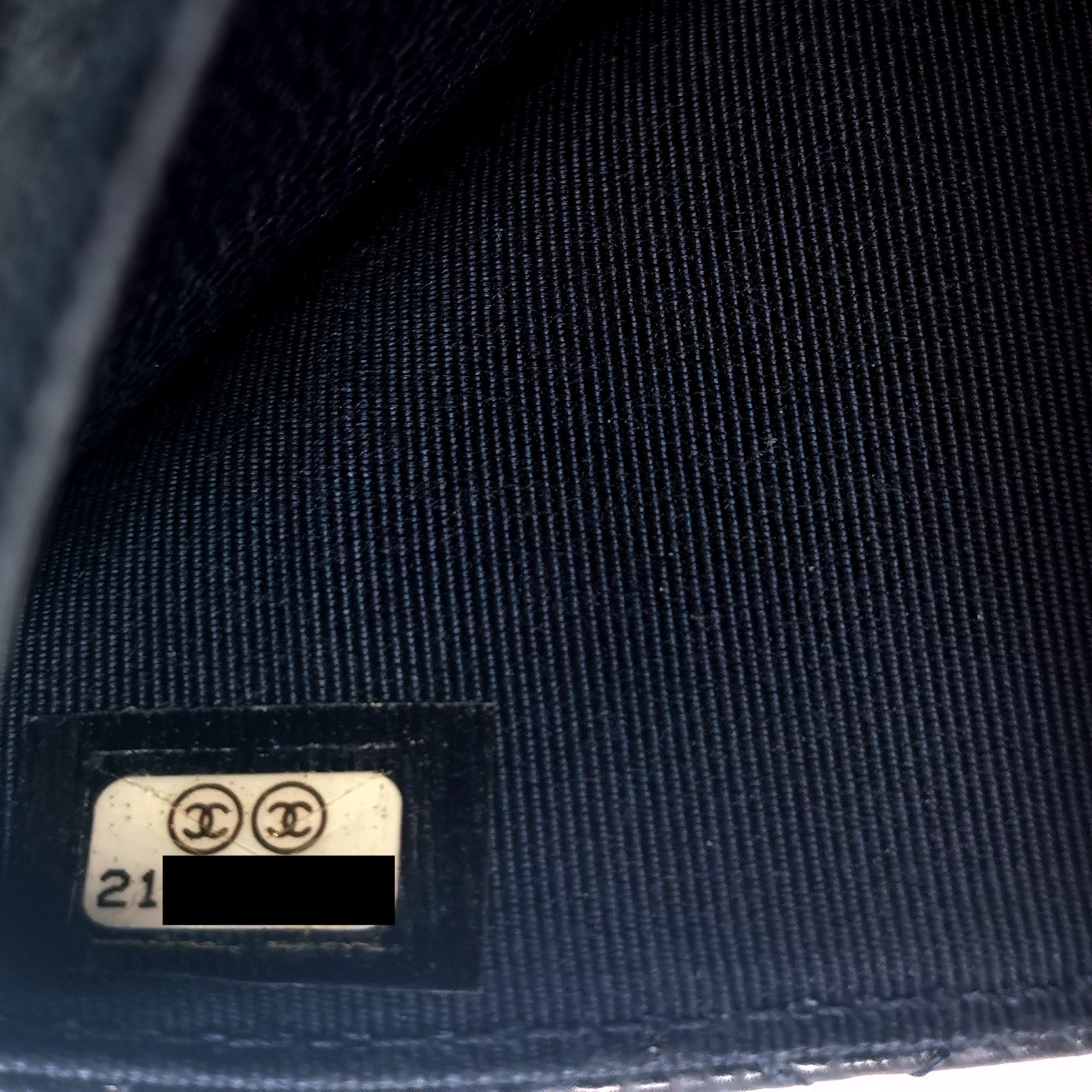 chanel-classic-wallet-on-chain-caviar-navy-ruthenium-hardware