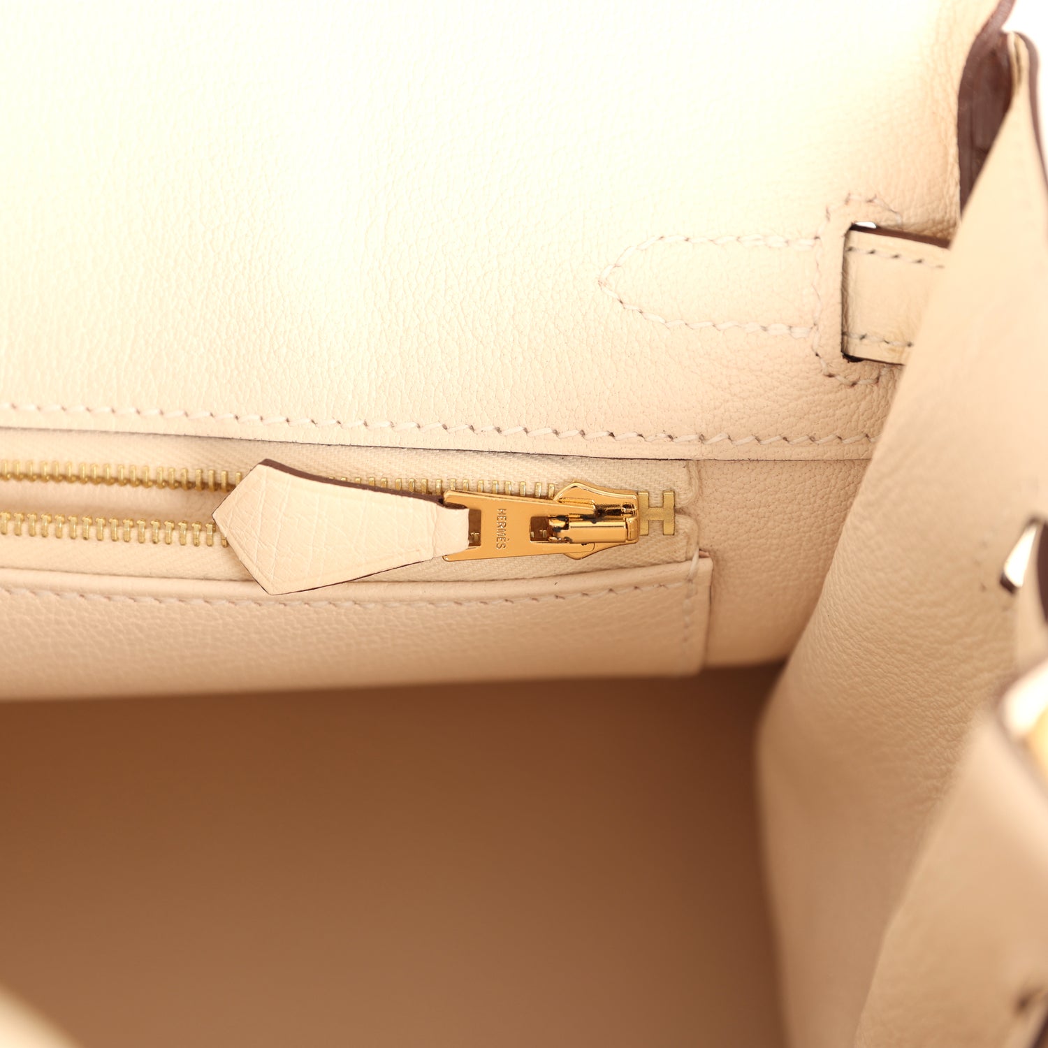 Birkin 25 Nata Ostrich Gold Hardware Bag
