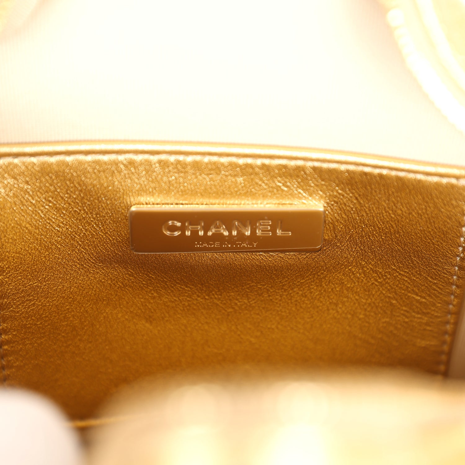 chanel-star-bag-metallic-gold-lambskin-gold-metal-1