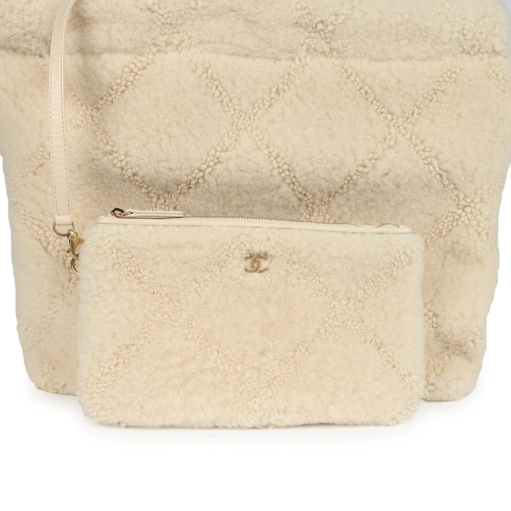 chanel-small-22-bag-ecru-shearling-brushed-gold-metal