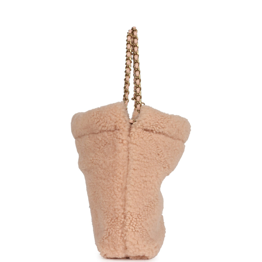 chanel-mini-22-bag-light-pink-shearling-gold-metal