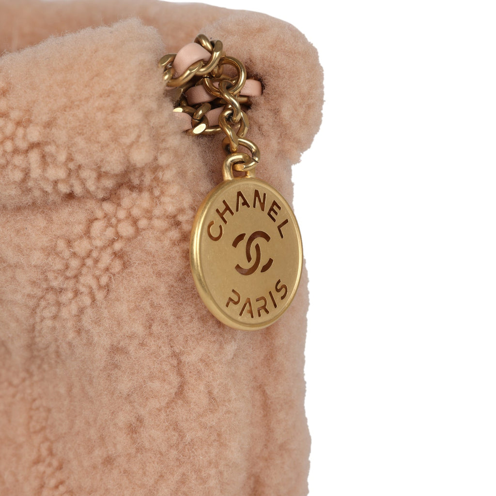 chanel-mini-22-bag-light-pink-shearling-gold-metal