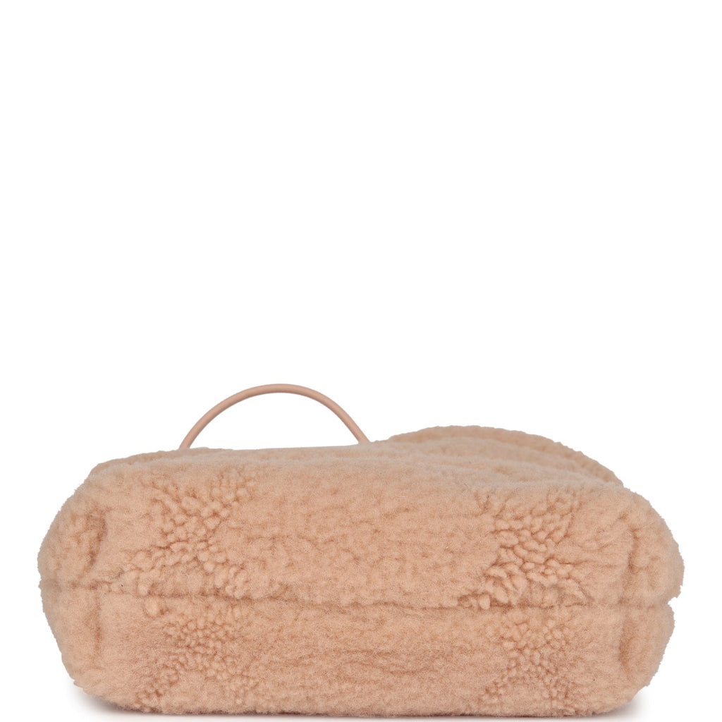 chanel-mini-22-bag-light-pink-shearling-gold-metal