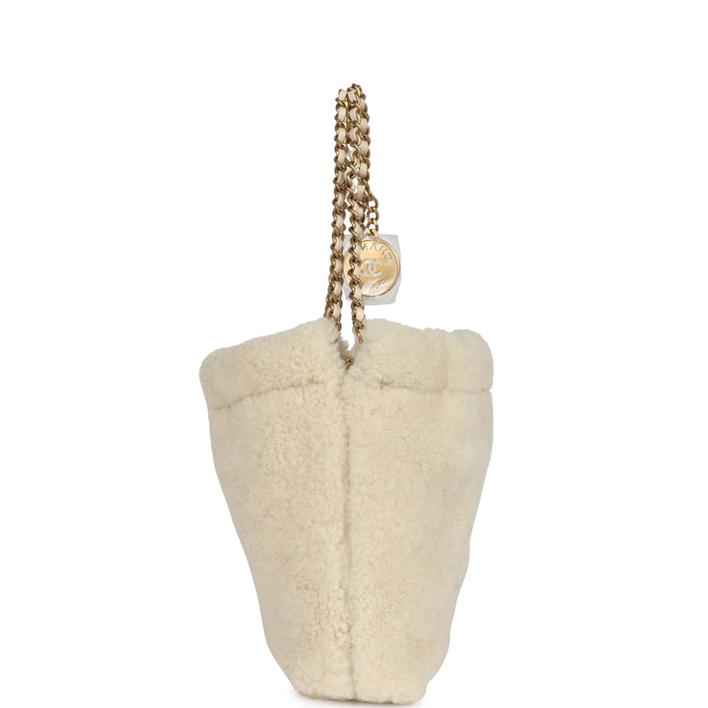 chanel-mini-22-bag-ecru-shearling-gold-metal