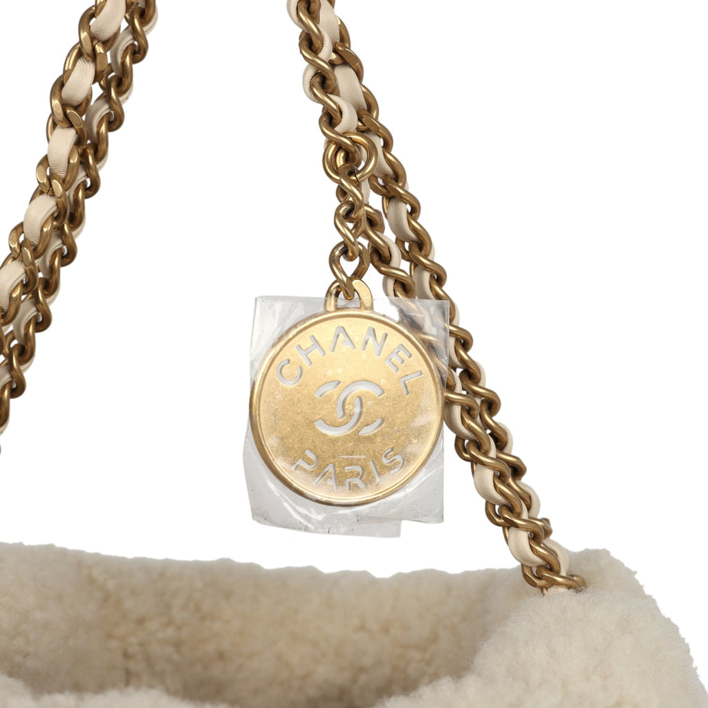 chanel-mini-22-bag-ecru-shearling-gold-metal