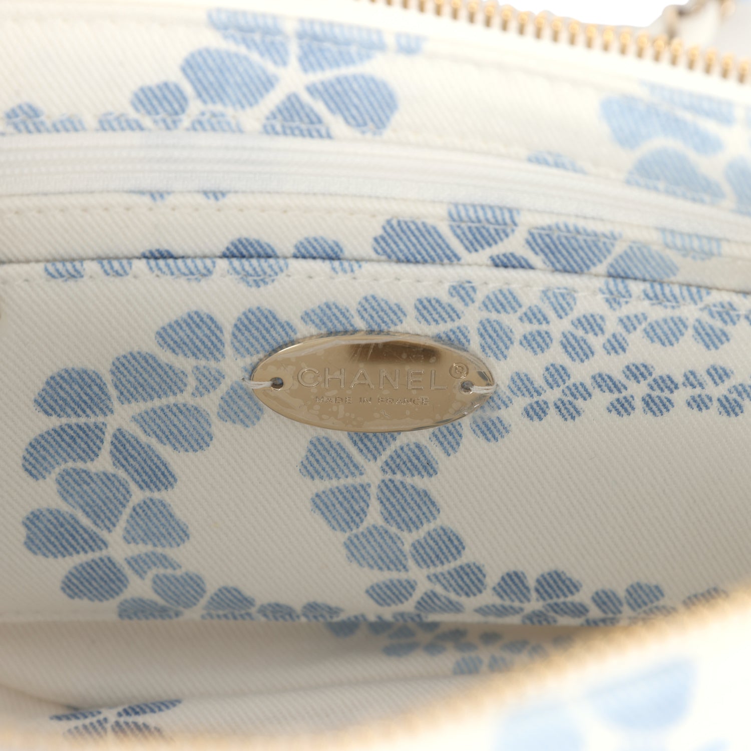 chanel-large-coco-beach-hobo-bag-in-white-and-blue-denim-light-gold-metal