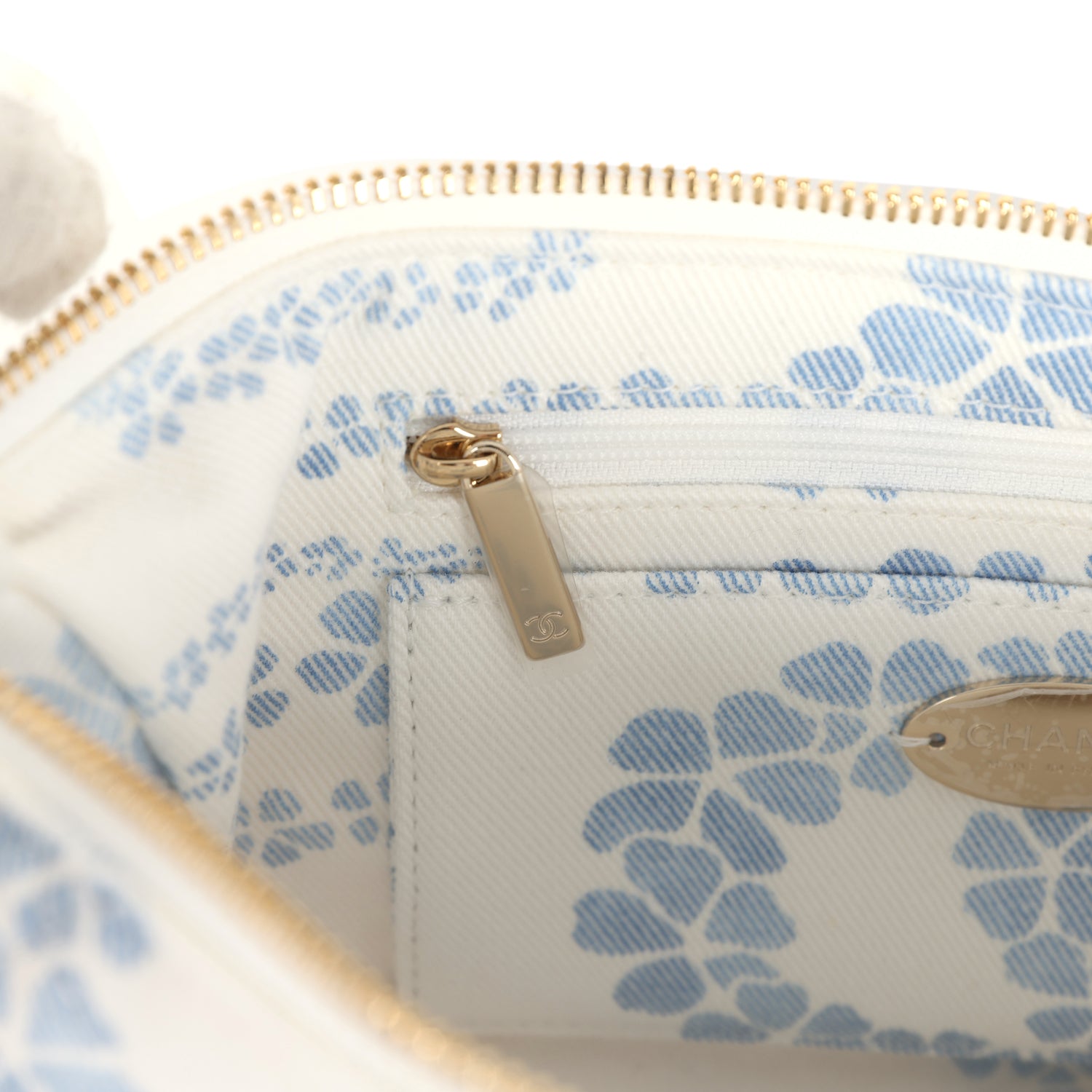 chanel-large-coco-beach-hobo-bag-in-white-and-blue-denim-light-gold-metal