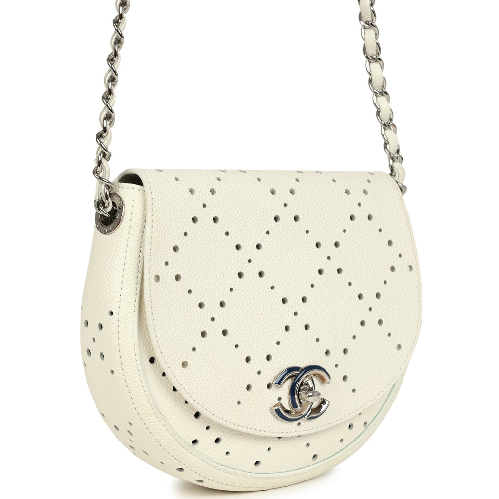 pre-owned-chanel-perforated-messenger-bag-white-caviar-silver-metal
