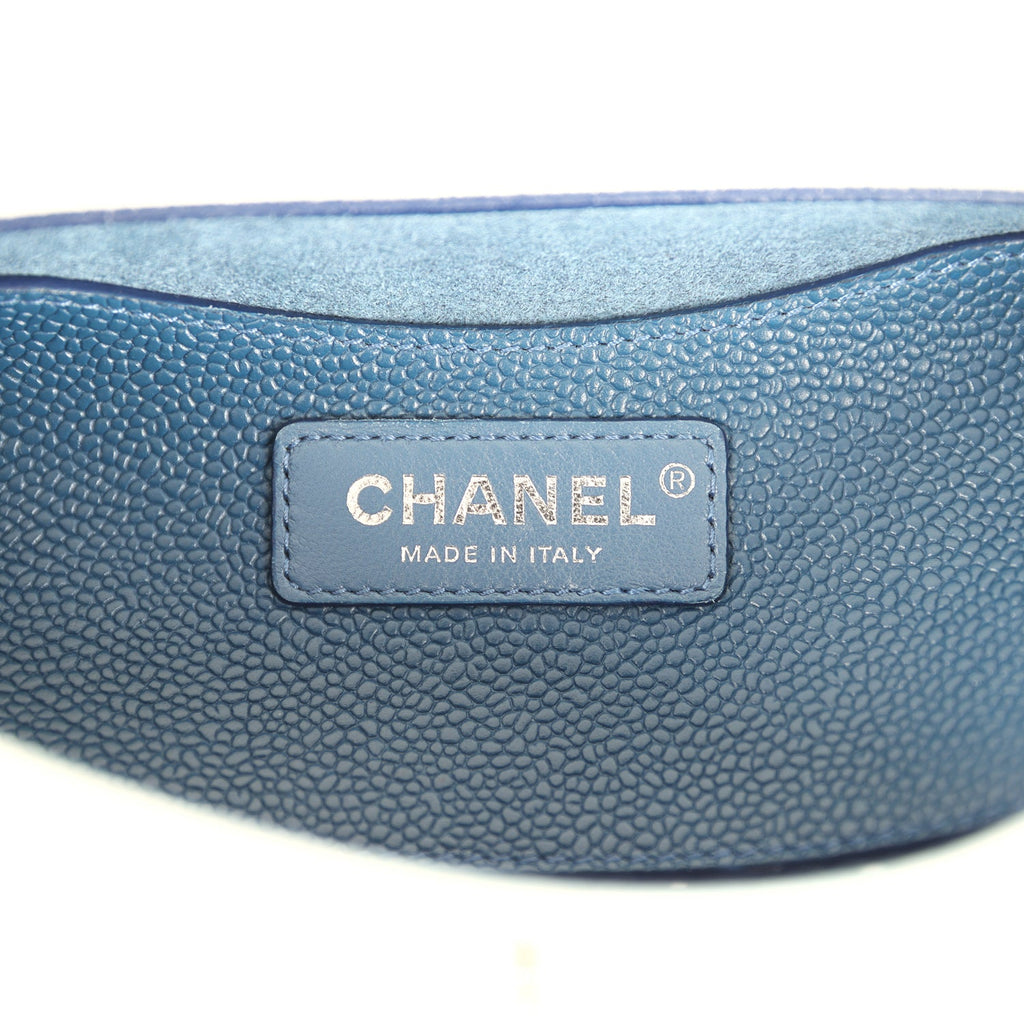 pre-owned-chanel-perforated-messenger-bag-white-caviar-silver-metal