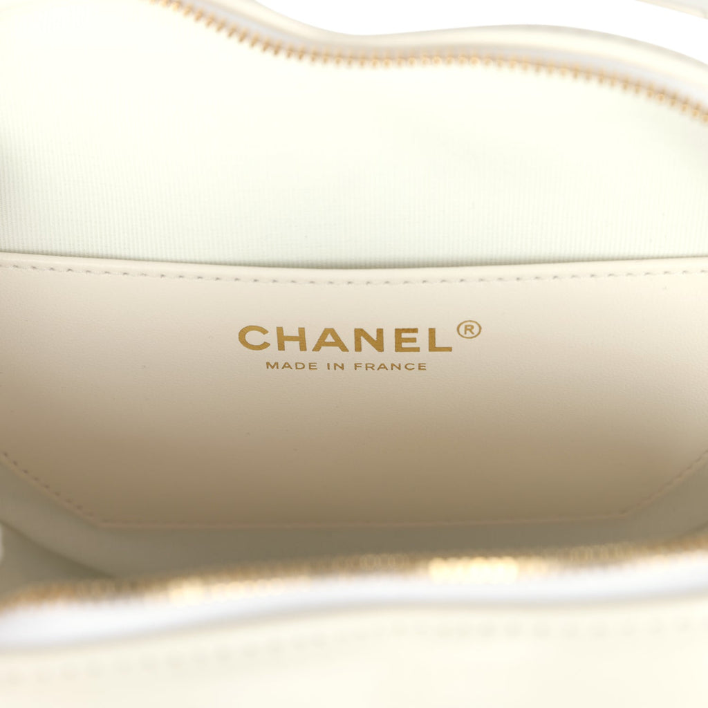 chanel-cc-in-love-large-heart-bag-with-chain-white-lambskin-light-gold-metal-1