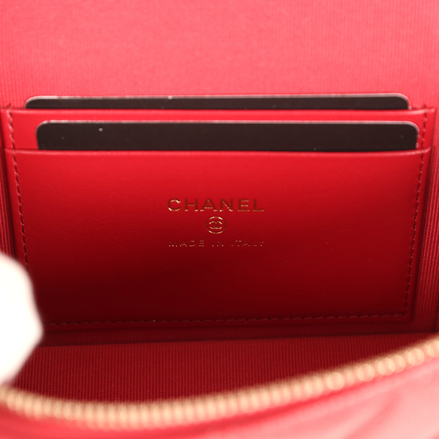 chanel-top-handle-long-vanity-case-with-chain-red-shiny-caviar-light-gold-metal-1
