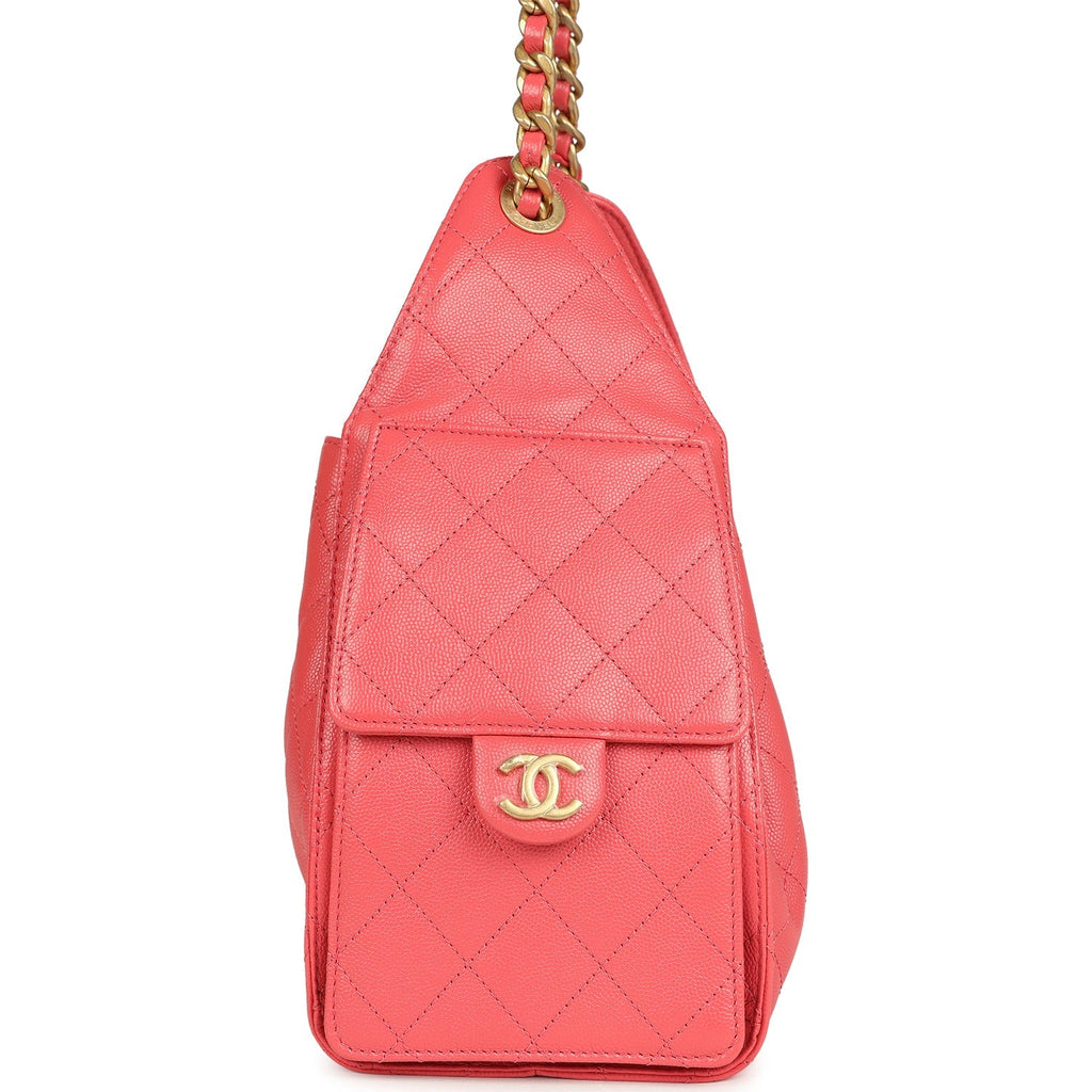 chanel-small-25-hobo-bag-coral-pink-caviar-antique-gold-metal-2