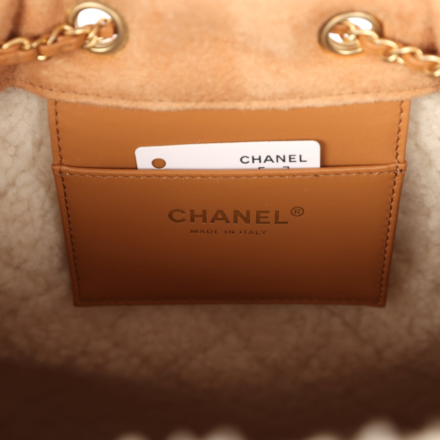 chanel-medium-25-hobo-bag-beige-suede-and-white-shearling-antique-gold-metal