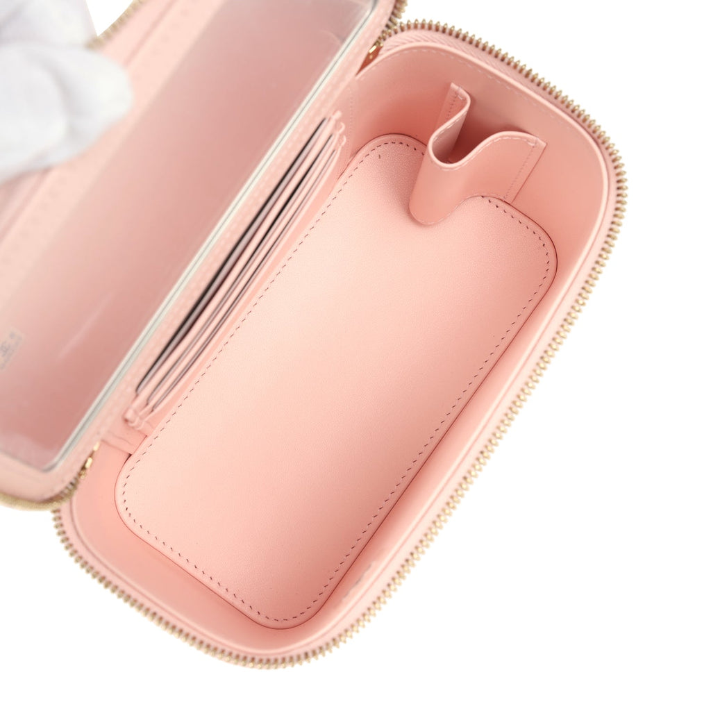 chanel-small-classic-vanity-case-light-pink-shiny-caviar-light-gold-metal