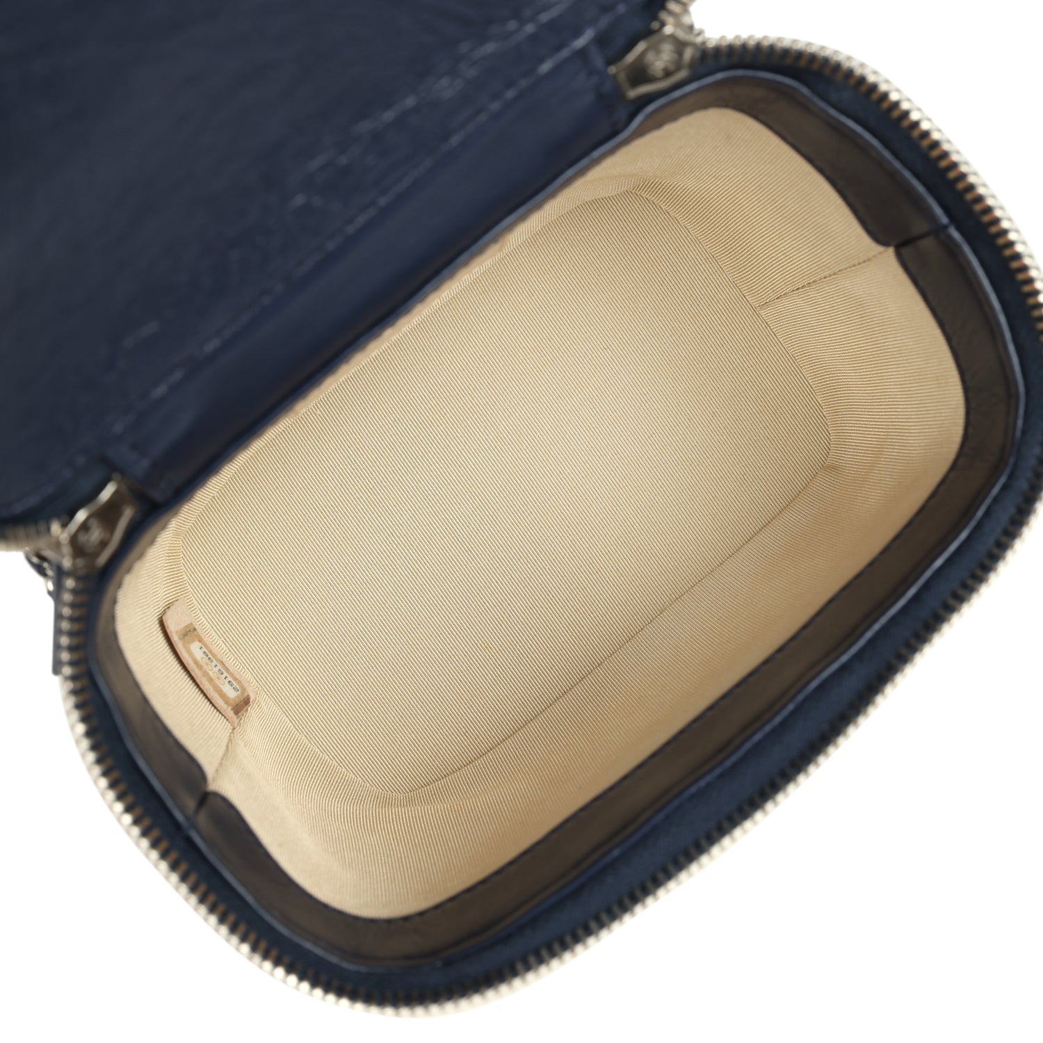 pre-owned-chanel-small-top-handle-vanity-case-beige-raffia-and-navy-calfskin-silver-metal