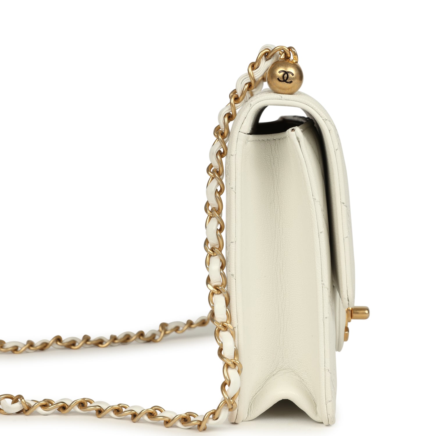 preowned-chanel-small-chic-pearls-flap-bag-white-calfskin-antique-gold-metal