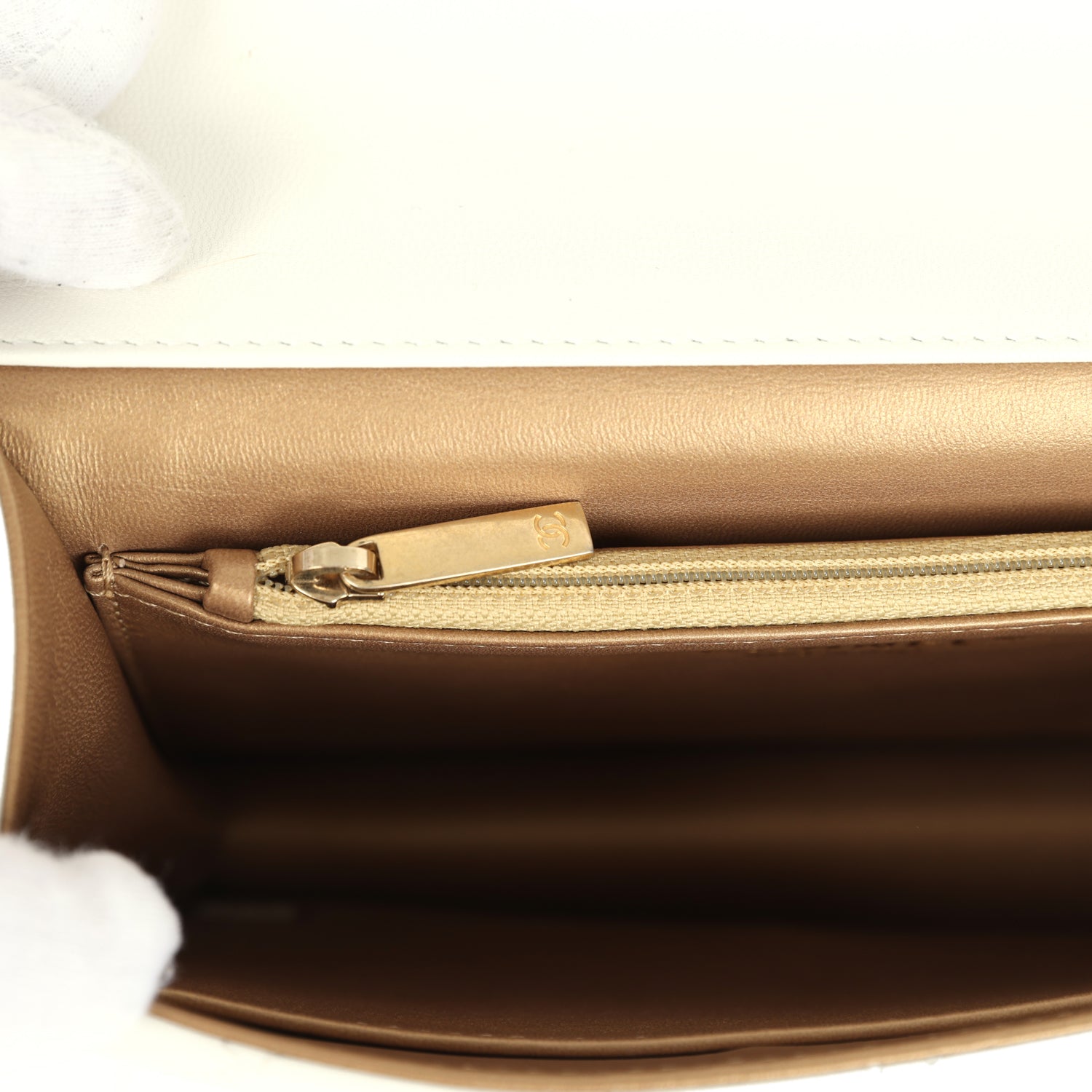 preowned-chanel-small-chic-pearls-flap-bag-white-calfskin-antique-gold-metal
