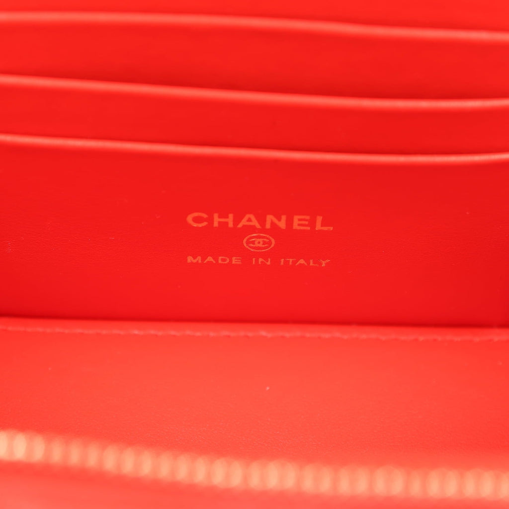 chanel-small-classic-vanity-case-red-shiny-caviar-light-gold-metal