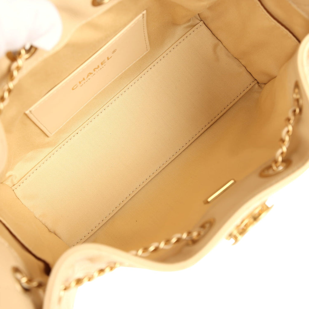 chanel-mini-25-hobo-bag-light-beige-caviar-antique-gold-metal-3