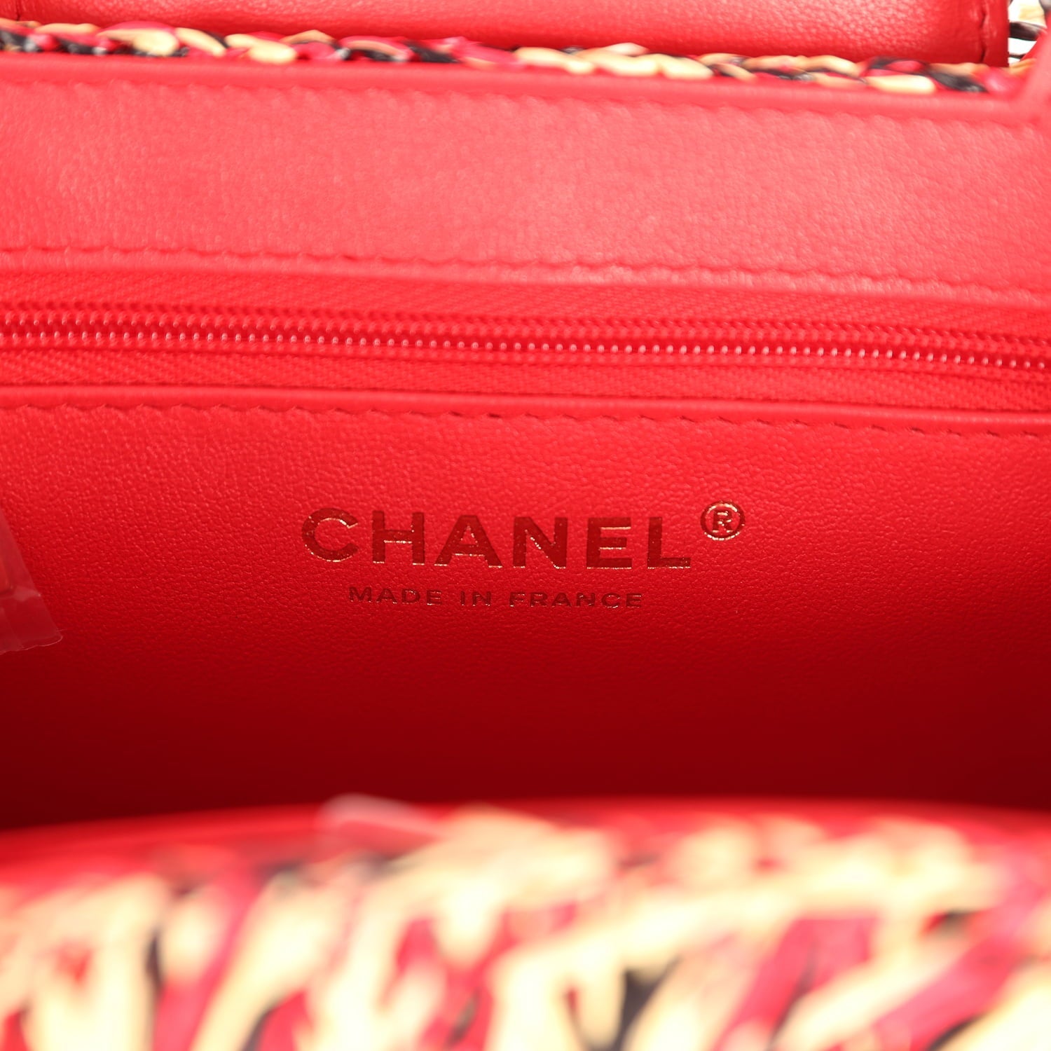chanel-small-fringe-kelly-red-beige-black-raffia-wood-and-light-gold-metal