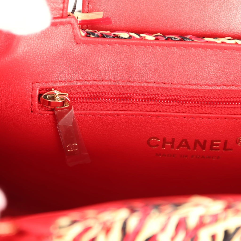 chanel-small-fringe-kelly-red-beige-black-raffia-wood-and-light-gold-metal