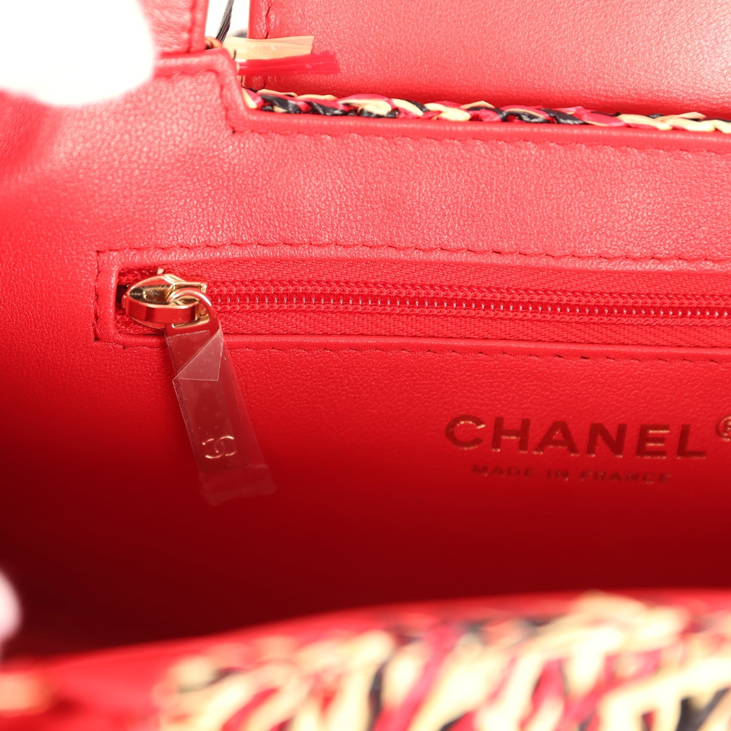 chanel-small-fringe-kelly-red-beige-black-raffia-wood-and-light-gold-metal