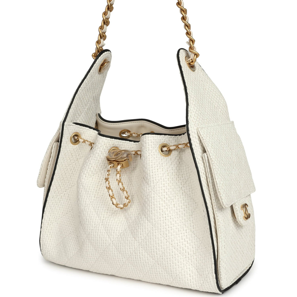 chanel-small-25-hobo-bag-white-raffia-and-black-calfskin-antique-gold-metal-2