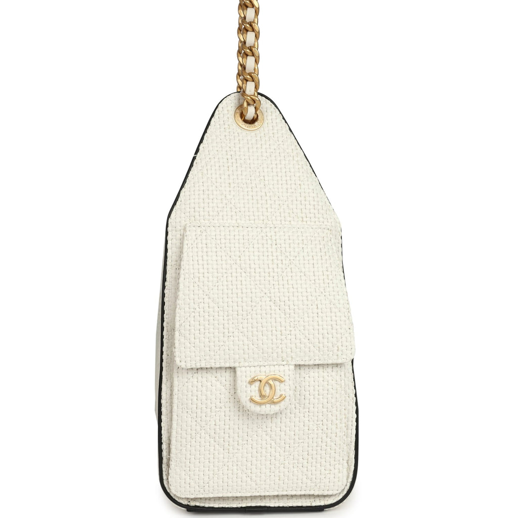 chanel-small-25-hobo-bag-white-raffia-and-black-calfskin-antique-gold-metal-2