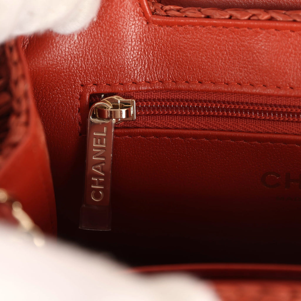 chanel-small-fringe-kelly-dark-red-raffia-wood-and-light-gold-metal-1
