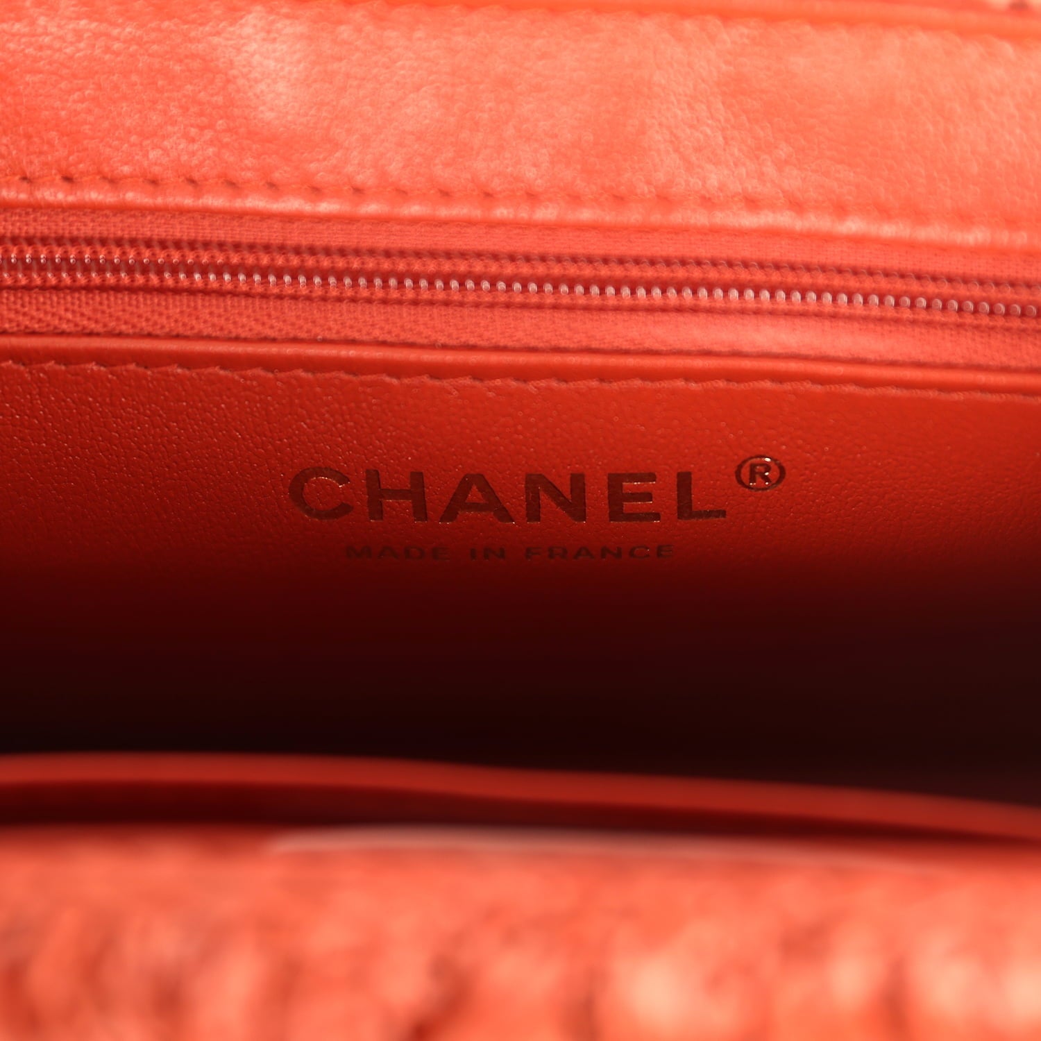 chanel-small-fringe-kelly-dark-red-raffia-wood-and-light-gold-metal-1