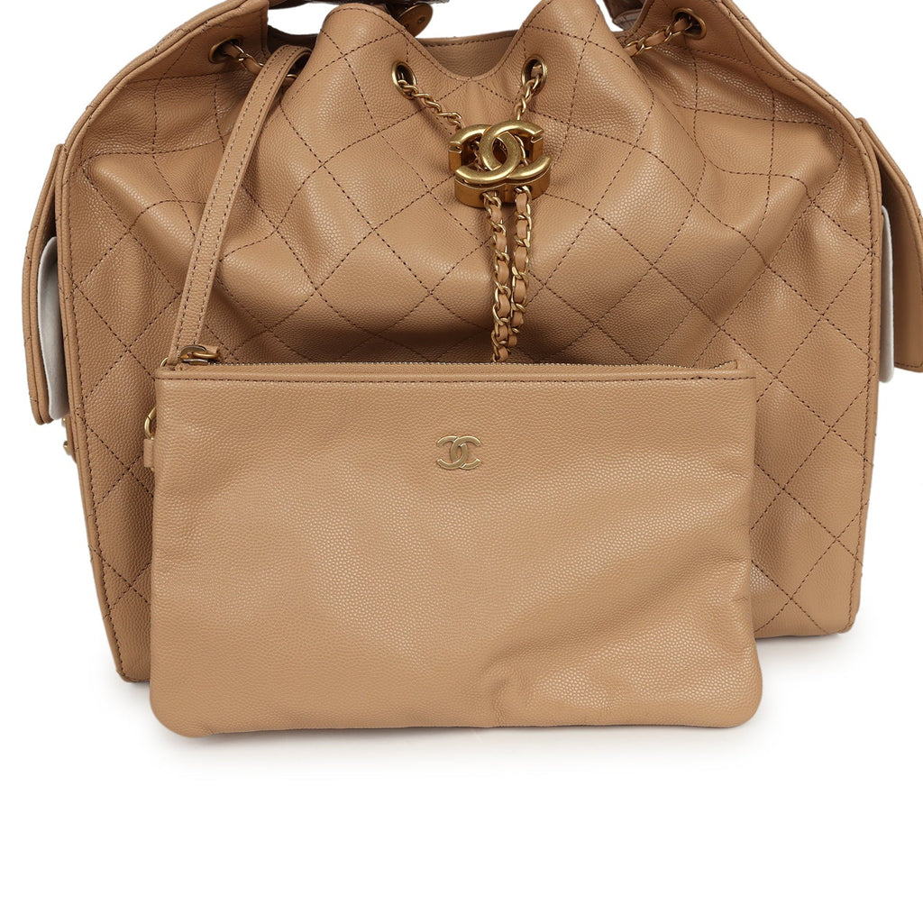 chanel-medium-25-hobo-bag-beige-caviar-antique-gold-metal