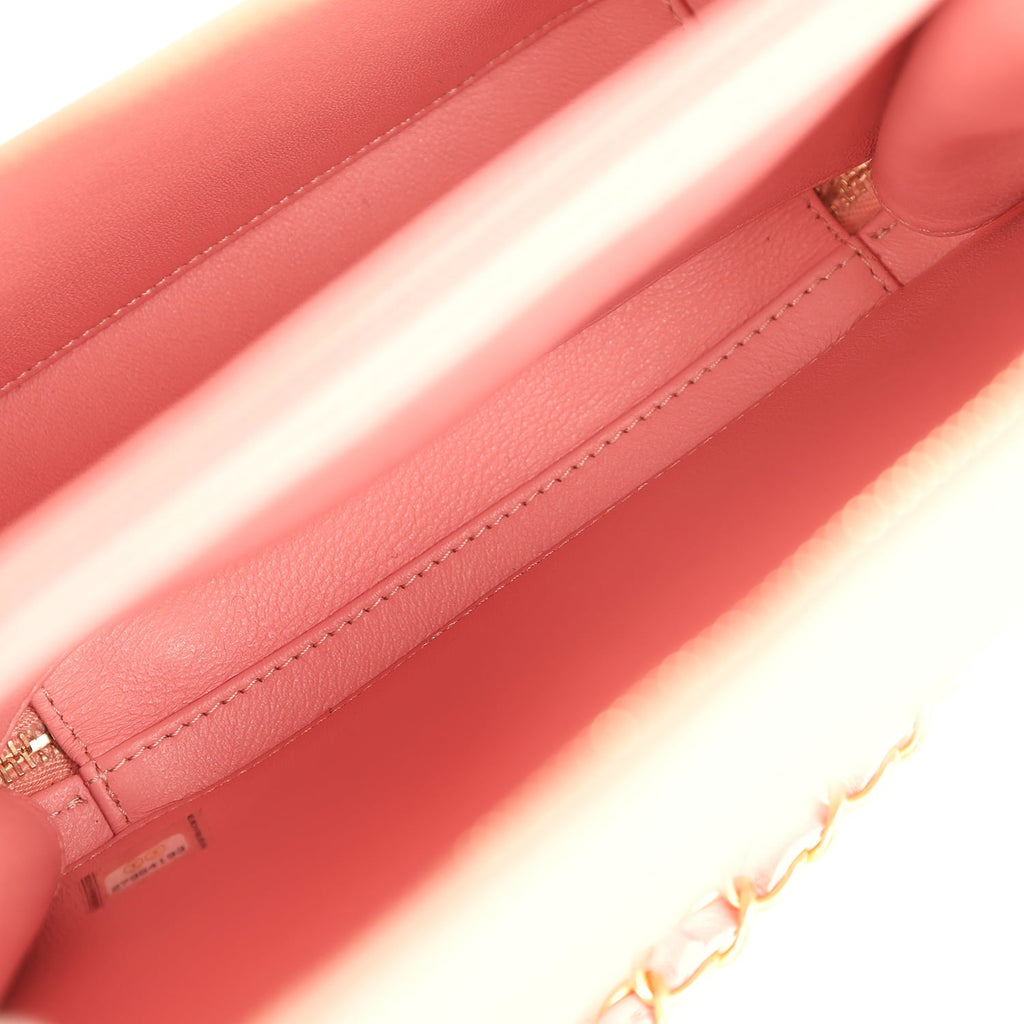 pre-owned-chanel-medium-cc-filigree-vanity-case-pink-caviar-brushed-gold-metal