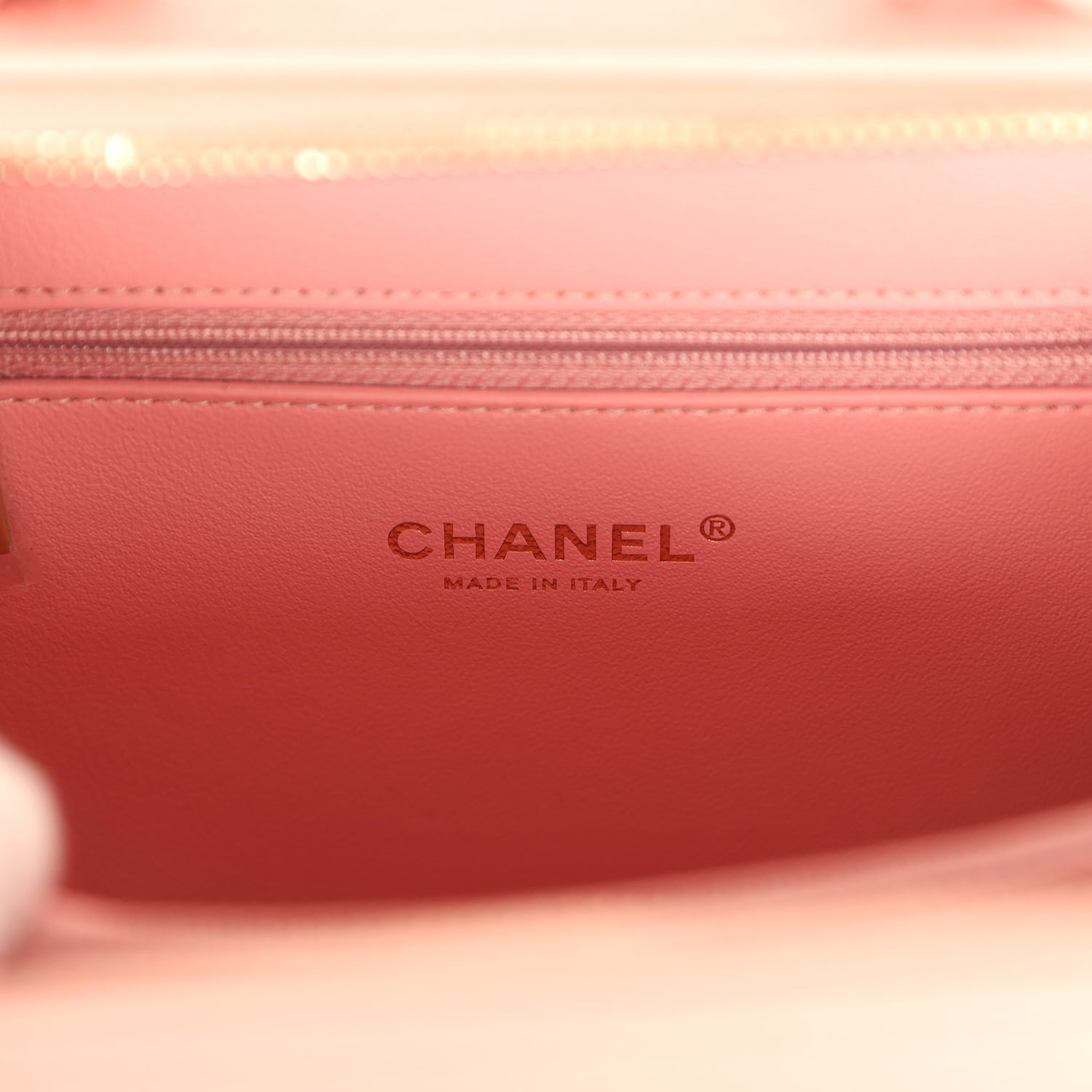 pre-owned-chanel-medium-cc-filigree-vanity-case-pink-caviar-brushed-gold-metal