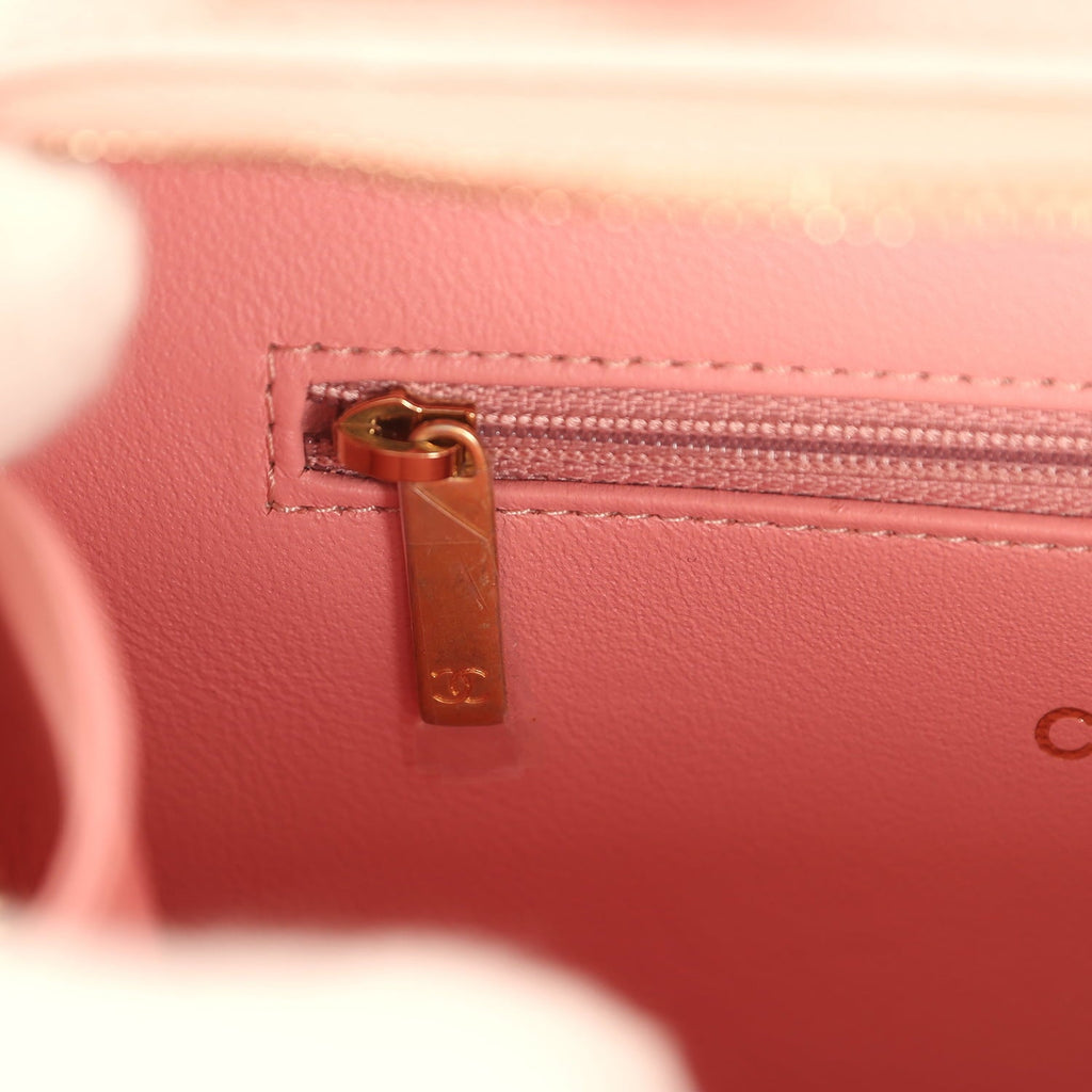 pre-owned-chanel-medium-cc-filigree-vanity-case-pink-caviar-brushed-gold-metal