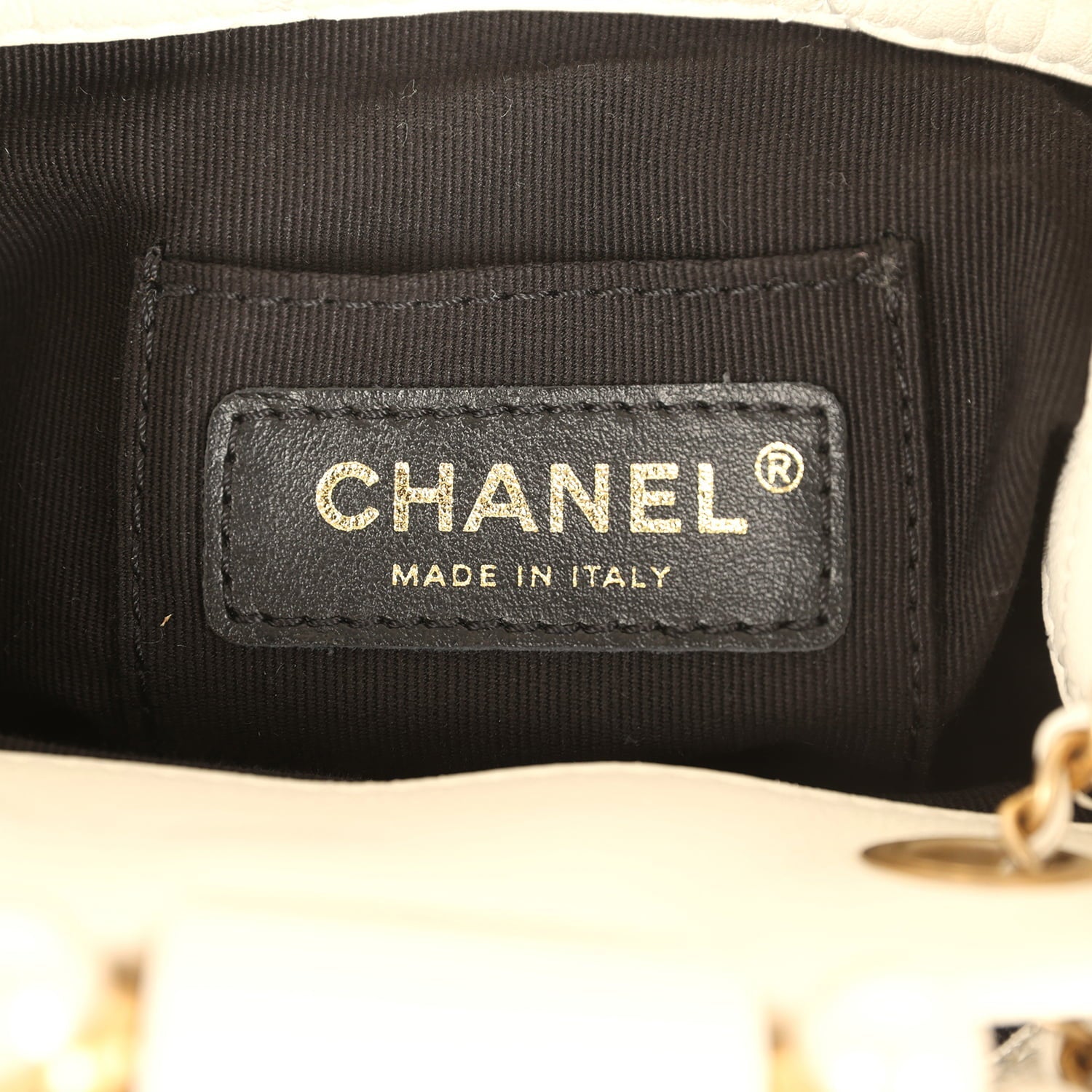 pre-owned-chanel-mini-pearl-top-handle-bucket-bag-white-calfskin-antique-gold-metal