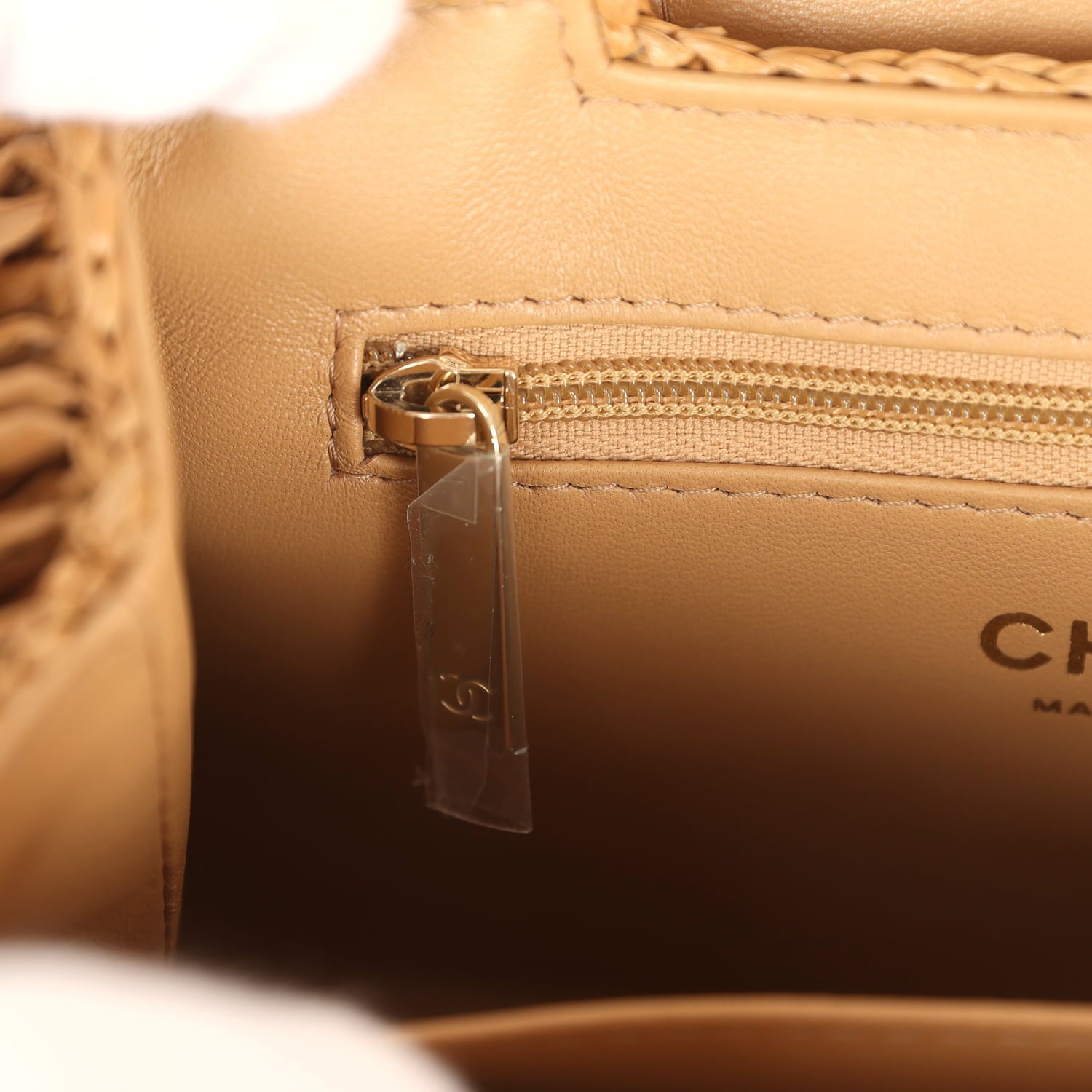 chanel-small-fringe-kelly-dark-beige-raffia-wood-and-light-gold-metal-3