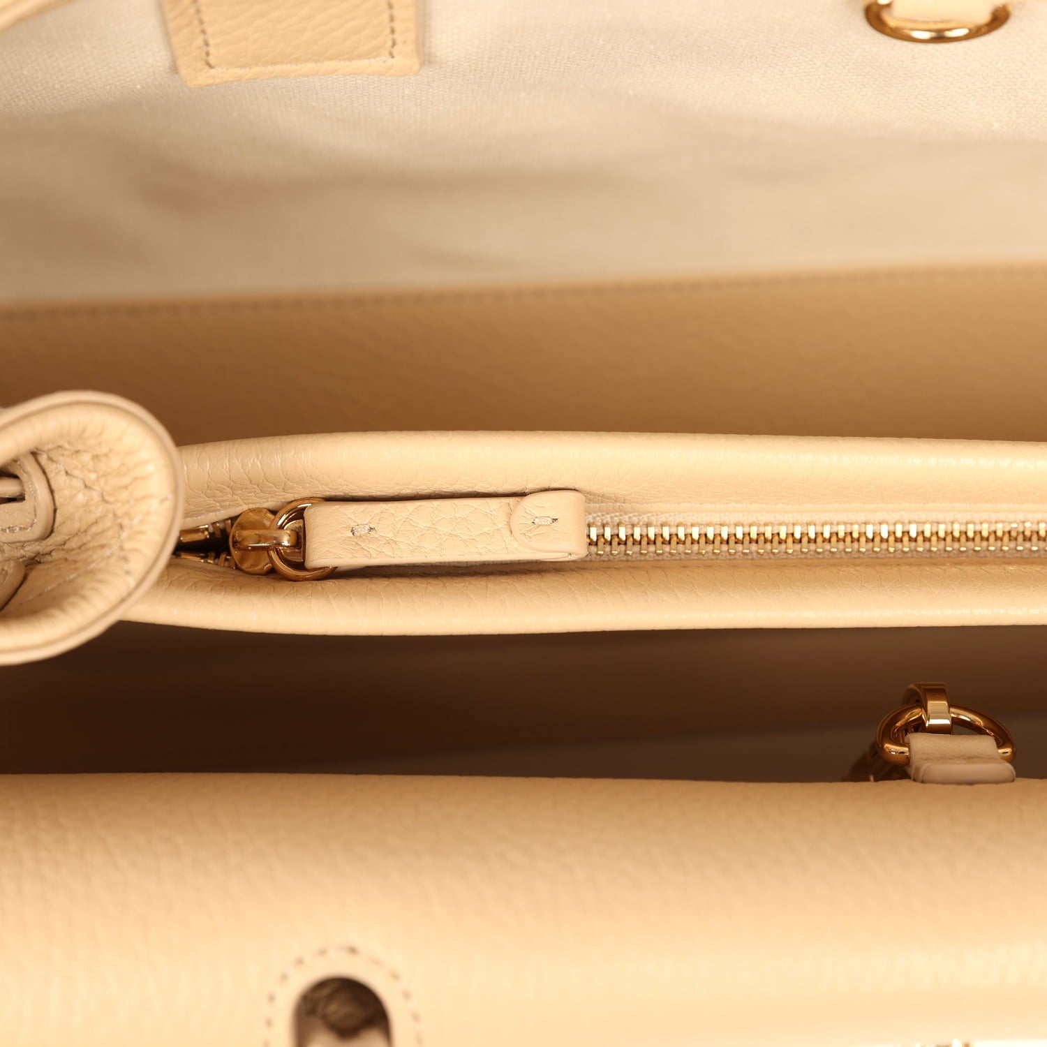 chanel-small-urban-essential-east-west-shopping-tote-light-beige-caviar-gold-metal-2