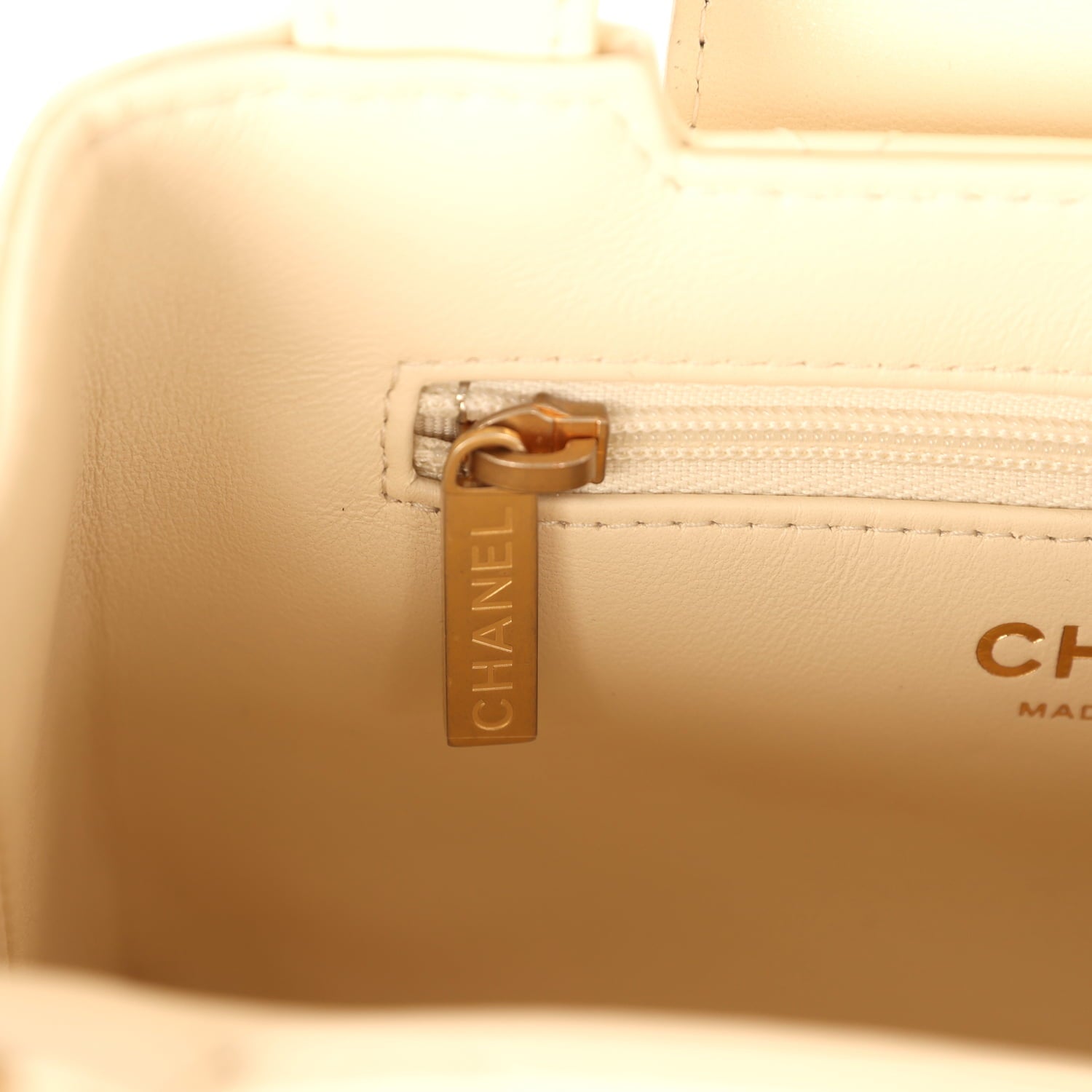 chanel-small-kelly-shopper-light-beige-shiny-aged-calfskin-brushed-gold-metal