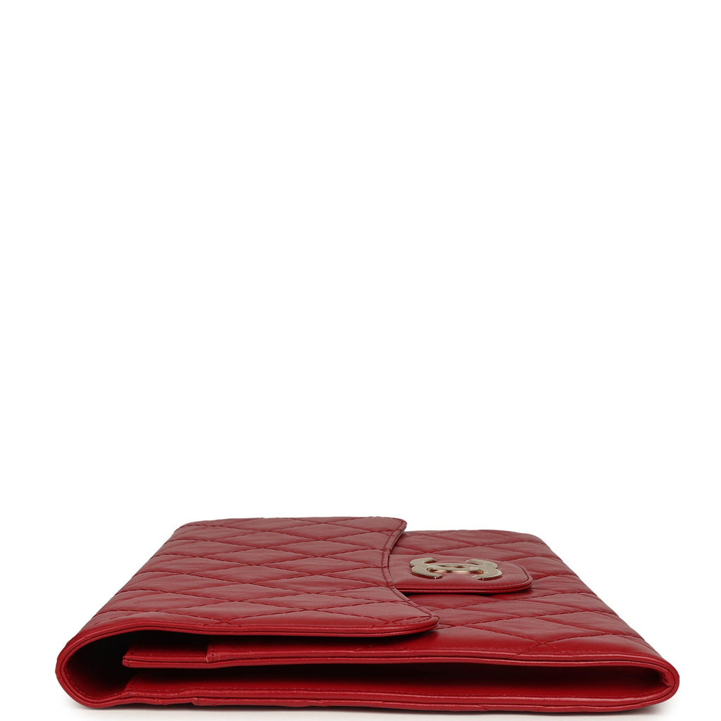 chanel-xxl-cc-clutch-red-shiny-crumpled-calfskin-gold-metal-1