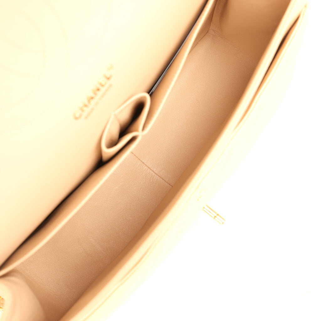 pre-owned-chanel-jumbo-classic-double-flap-bag-light-beige-caviar-gold-metal-2