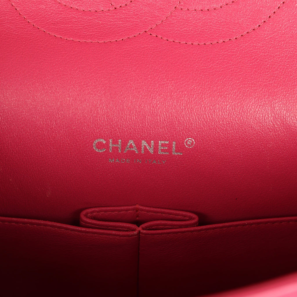 pre-owned-chanel-maxi-classic-double-flap-bag-dark-pink-patent-silver-metal