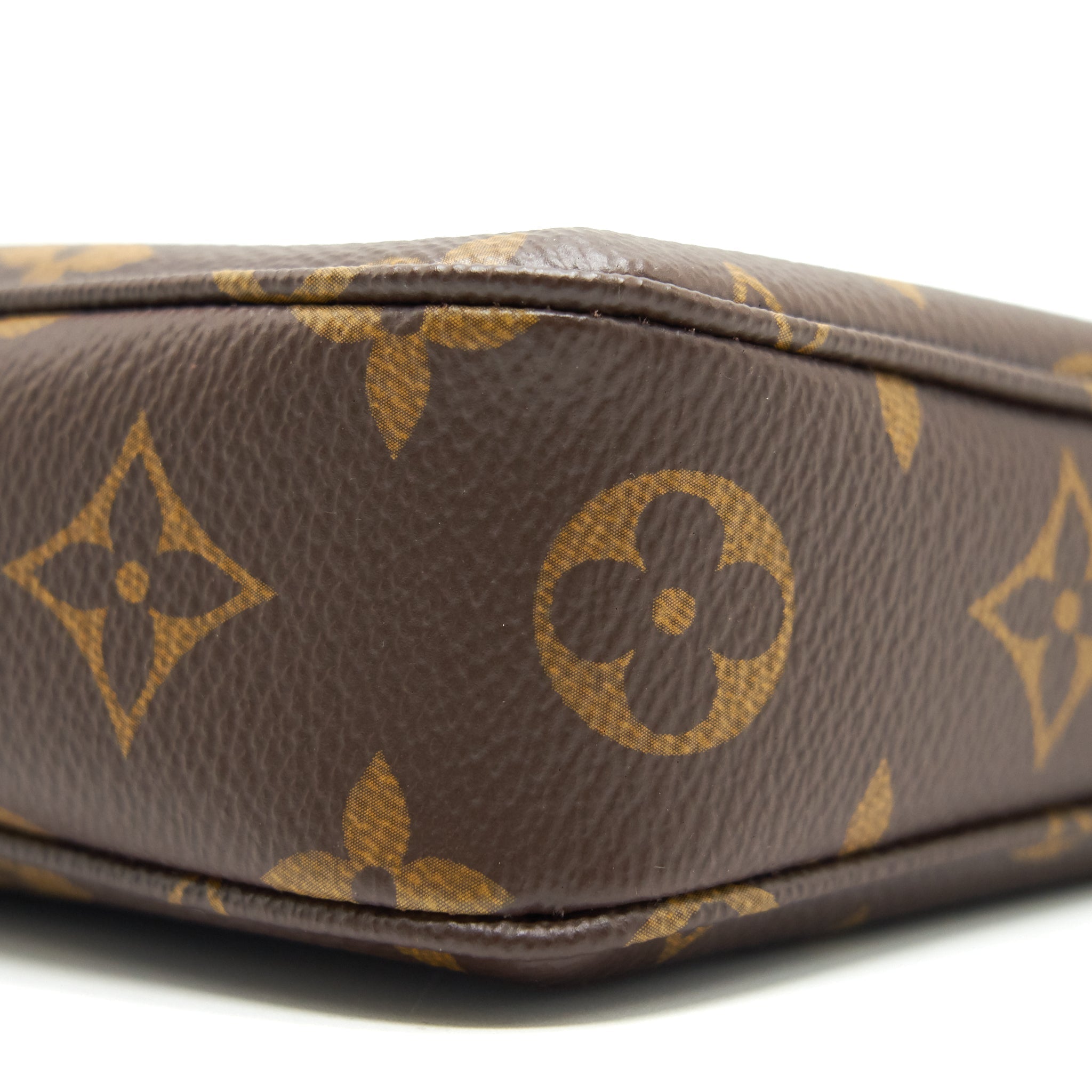 louis-vuitton-pochette-accessories-monogram-canvas-4