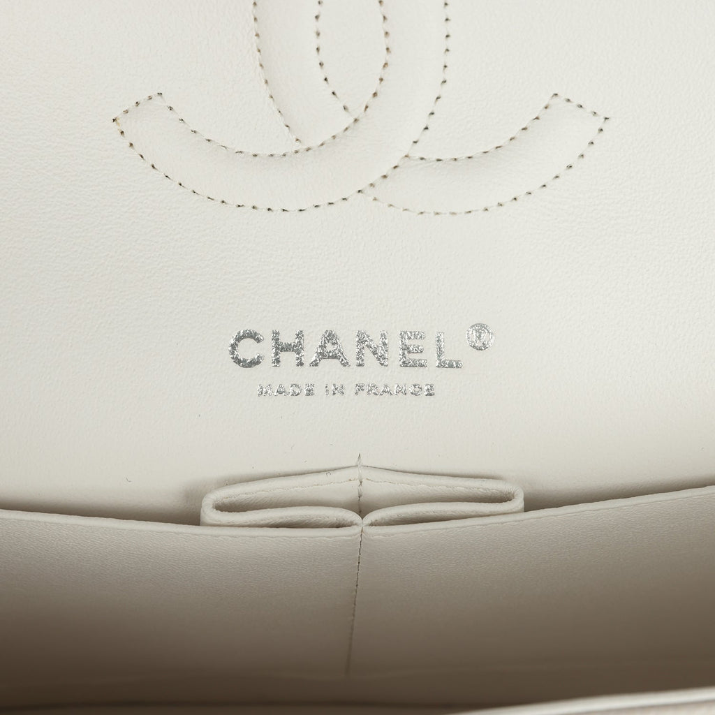 pre-owned-chanel-medium-classic-double-flap-white-shiny-caviar-silver-metal