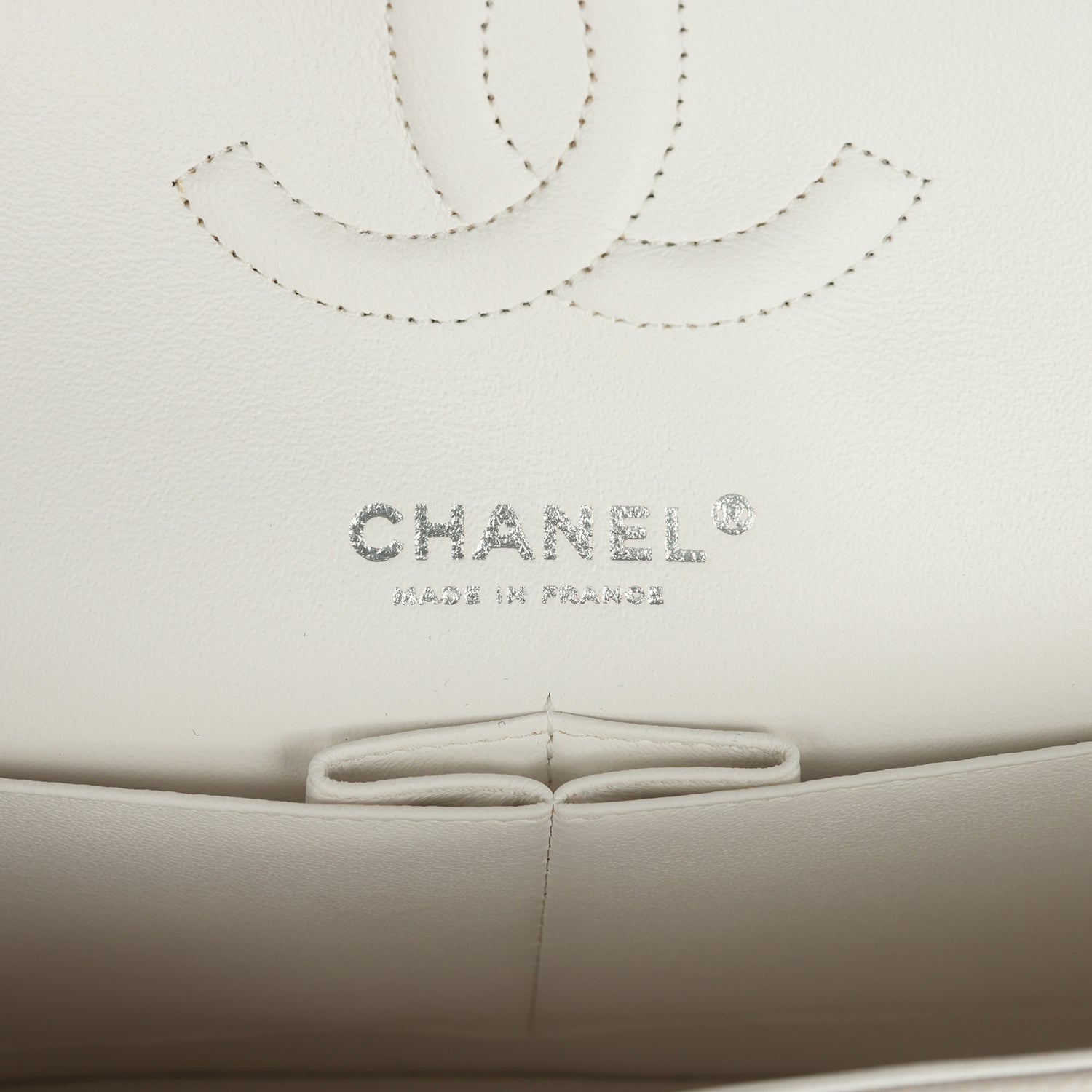 pre-owned-chanel-medium-classic-double-flap-white-shiny-caviar-silver-metal