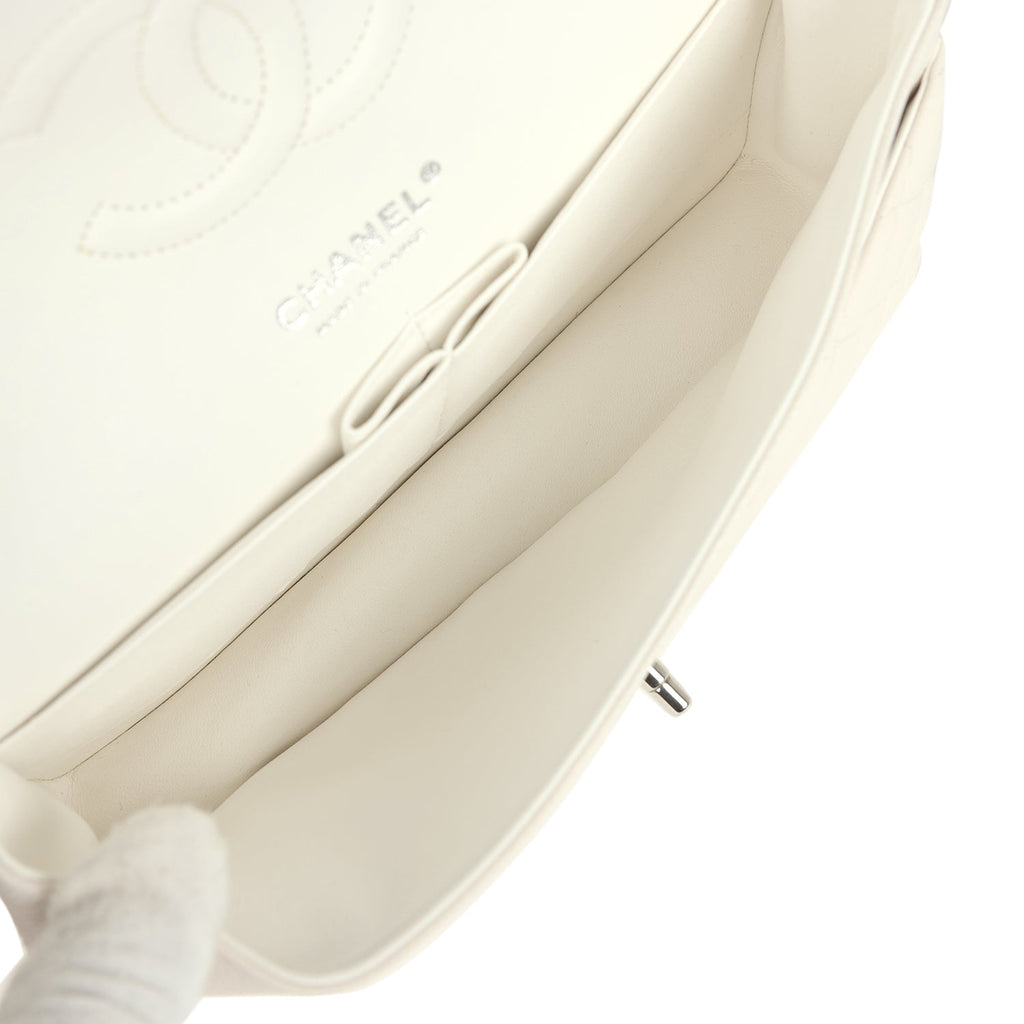 pre-owned-chanel-medium-classic-double-flap-white-shiny-caviar-silver-metal